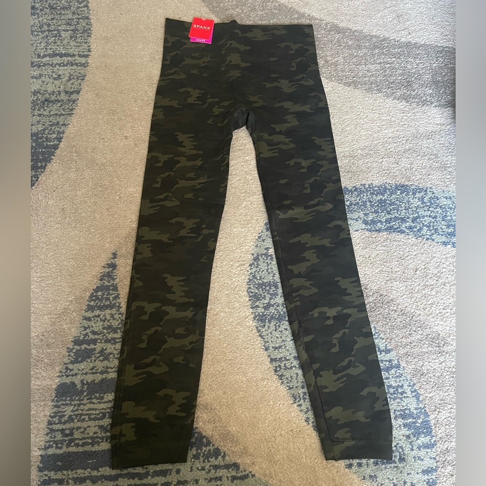 NWT 1X Green Camo Spanx Leggings